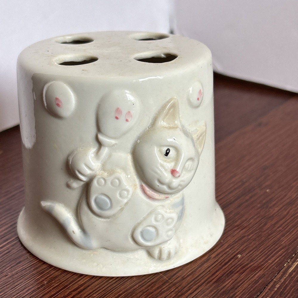 Vintage Jamestown Cat Porcelain Toothbrush Holder